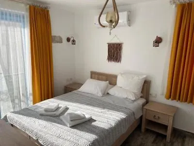 Paris Alacati Butik Hotel *