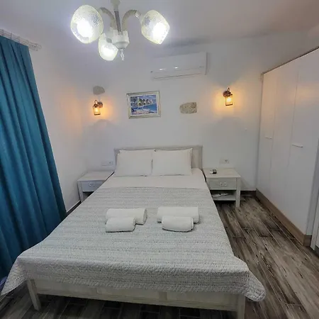 Paris Alacati Butik Hotel